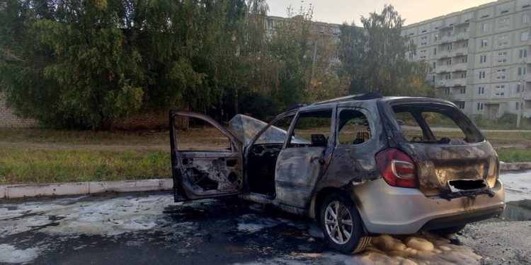 В рязанском Сасове выгорела легковушка