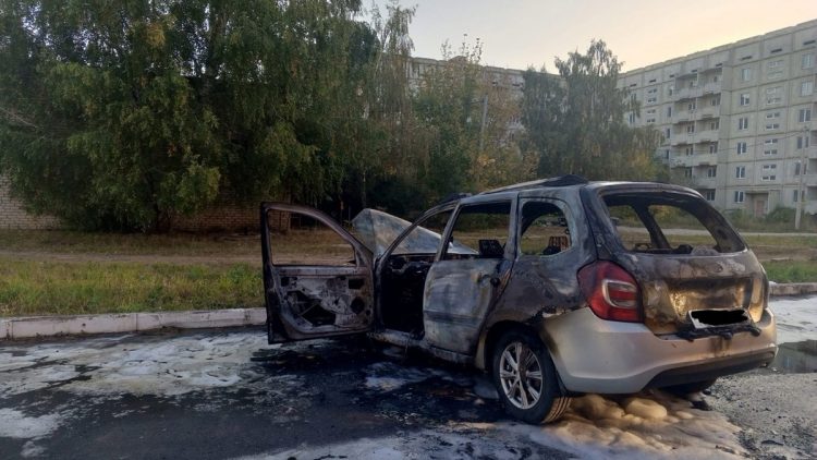 В рязанском Сасове выгорела легковушка