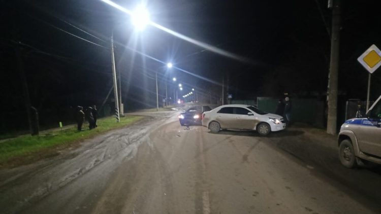 В рязанских Сараях 25-летний водитель на ВАЗ устроил ДТП