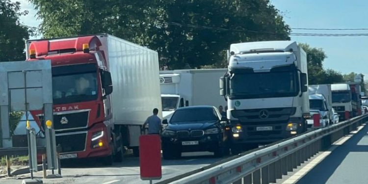 На трассе М5 в сторону Рязани образовался огромный затор