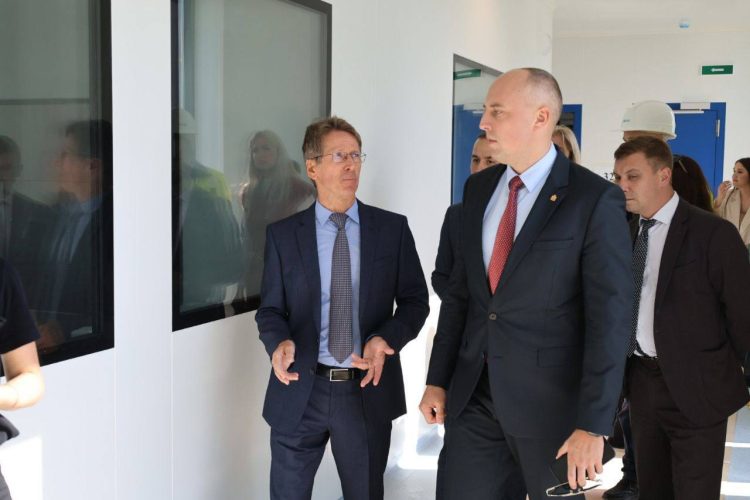 Бранов проконтролировал ход строительства фармзавода «Октафарма-Фармимэкс» в Скопинском районе