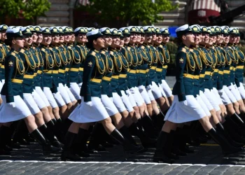 Призыв в армию может ждать и представительниц прекрасного пола