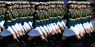Призыв в армию может ждать и представительниц прекрасного пола