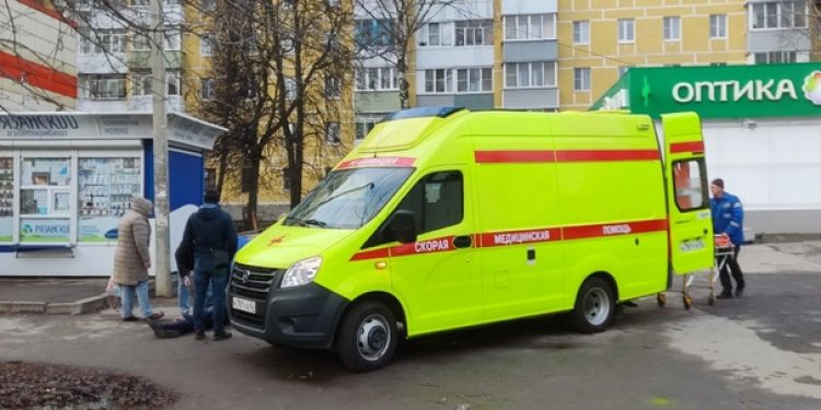 В рязанском Канищеве прохожему вызвали скорую из-за недомогания