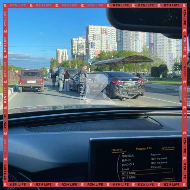 На Московском шоссе столкнулись три автомобиля