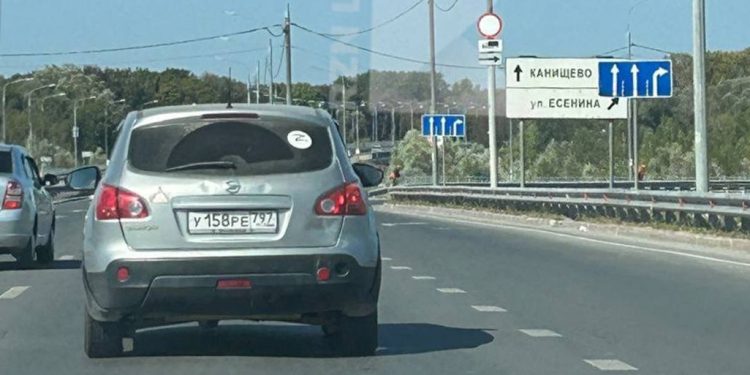 На Северной окружной водитель перегородил проезд рязанке и ударил ее по лицу