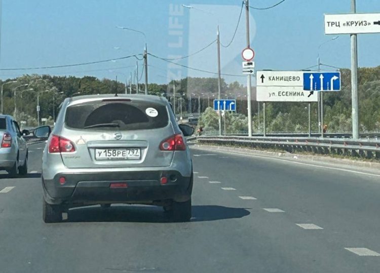 На Северной окружной водитель перегородил проезд рязанке и ударил ее по лицу