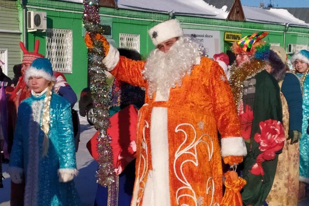 В рязанских Сараях в параде Дедов Морозов поучаствовали более 200 человек