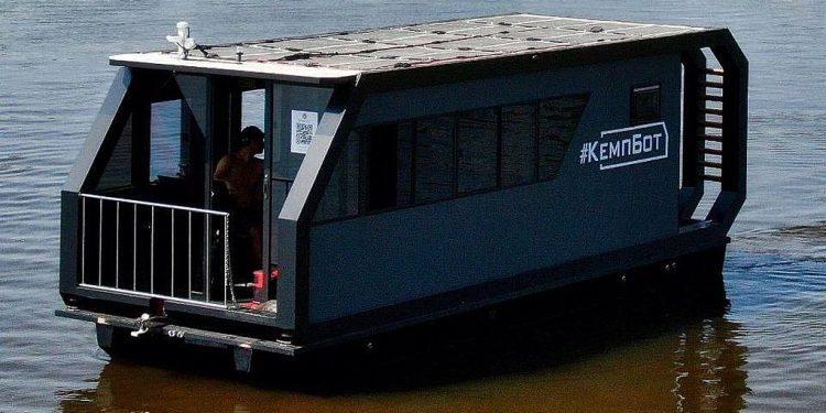 На Оке под Касимовом 17 июля очевидцы засняли кемпбот