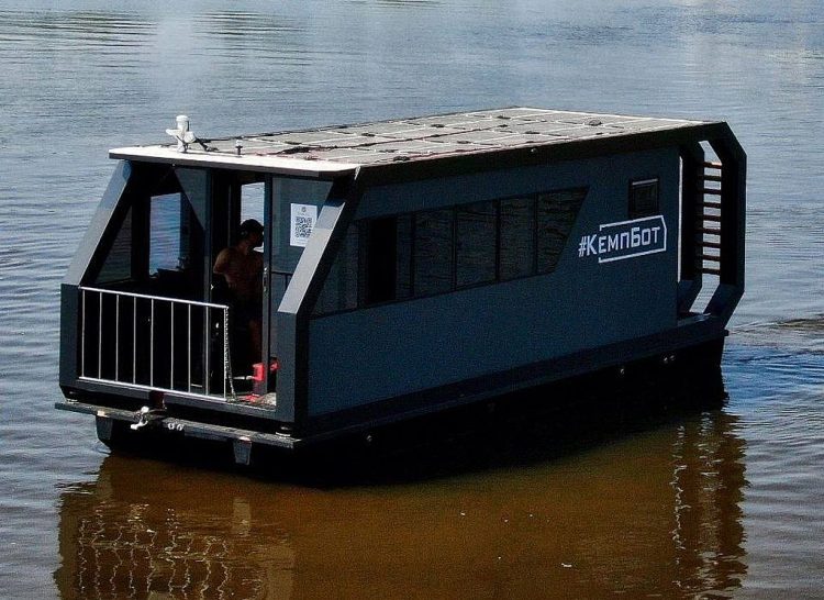 На Оке под Касимовом 17 июля очевидцы засняли кемпбот