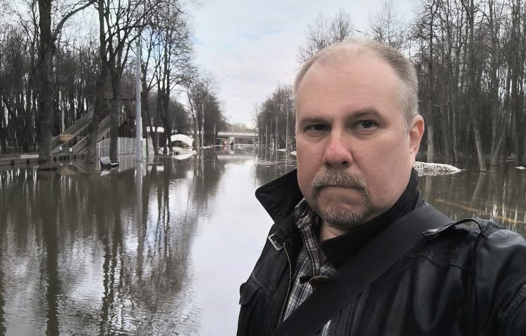 Под колесами электрички погиб известный рязанский журналист Владимир Фролов